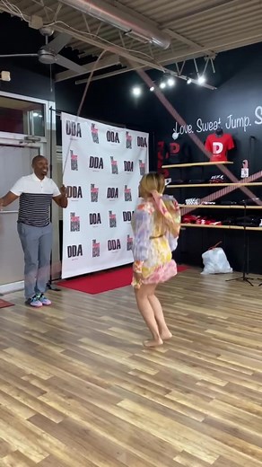 Learn How to Double Dutch in Less Than 60 Seconds with @doubledutchaerobics!