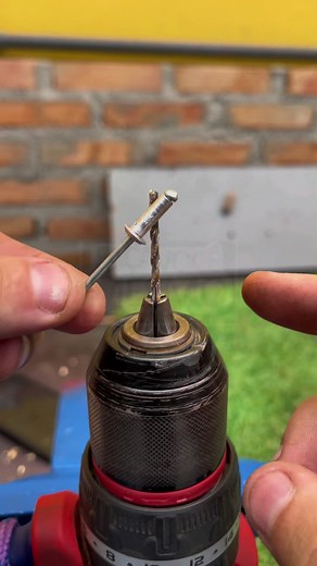 The tool-maker had a brilliant idea Clever, simple, and incredibly effective. #USA #WorkshopHack #GeniusIdea