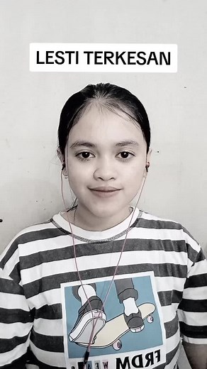 Pantesan di kira lipsing ternyata delay antara suara dan mulut tapi gpp deh yang penting suara sendiri kenapa takut🤣🤣 #lestiterkesan #lestilovers💛 #lestiviral #sambaskalimantanbarat #elsaamanda