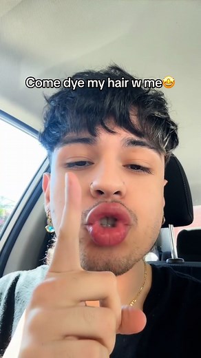 Dying Hair Silver on a Thursday with Fabio Guerra