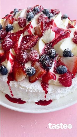 Poke pavlova cake