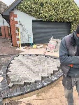Setting out is key , seen herringbone set out wrong so many times !! #driveway #perfection #artist