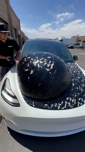 That's one unique way to remove a wrap... 😳🚙 | UNILAD Tech