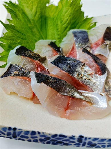 【アジの炙り刺身と骨せんべいふりかけ】 #アジ #料理動画