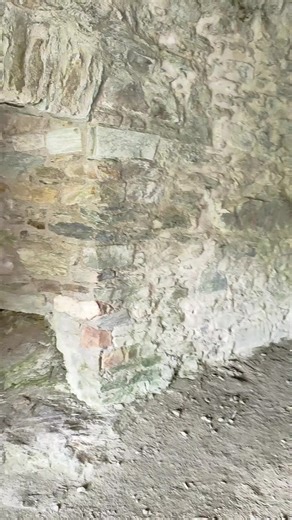 ergens in Duitsland deze kasteel ruine #kasteel #knight #ruine #verlaten #verlassen #urbex #exploring #verkennen #ontdekken #prison #gevangenis #history #geschiedenis #castle