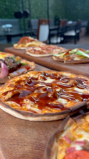 Pizza time ⏰🍕😍 Tu Barra Libre de Piazza incluye todos los días: 🍕Pizzas 🍗Alitas 🍝Pastas 🍅Lasañas 🧇Waffles 🍓Crepes 🍫Torta de chocolate 🍨Helado Precio de la barra libre por persona: 79.90 Niños de 5 a 8 años: 39.90 Niños menores de 5 años: NO PAGAN 📍Av. Caminos del Inca 1573 Haz tu reserva enviándonos un DM o a través de nuestra página web | Piazza - Pasta y Pizza