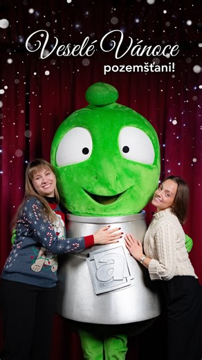 Alza.cz / Alza.sk on Instagram: "Děkujeme za další společný rok 💚 Alzák má pro vás malý vzkaz… 👀 #alzacz #alzask #vanoce"