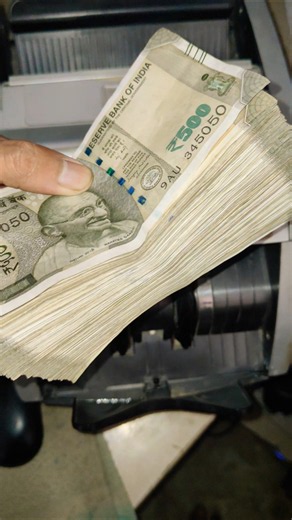 How Bank Notes Are Counted So Fast 💵 | Cash Counting Process #Shorts