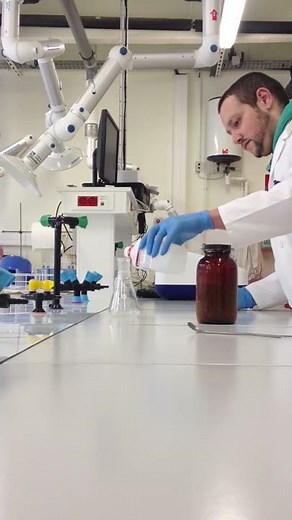 Chimie expérience eau oxygénée permanganate de potassium