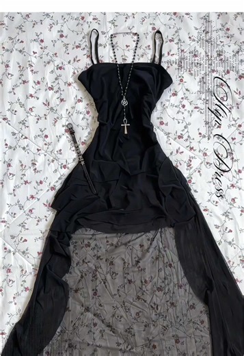 Stylish Slip Dress Inspiration for OOTD