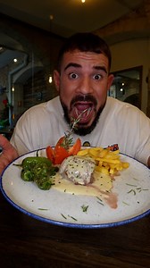 84K views · 1.4K reactions | publi- El Restaurante de Tapas más famoso de Barcelona: se llama Tapas La Bona Sort, está en el barrio de Born y es enorme con capacidad para 200 comensales. Carta bastante grande con mucha variedad, he optado por lo que más me llamaba la atención de Carta saliendo de lo típico. Deciros que comí rico, os recomiendo ir y sobre todo pedir para compartir que es el encanto del sitio  #barcelona #restaurantesbarcelona | Cenando con Pablo | Facebook