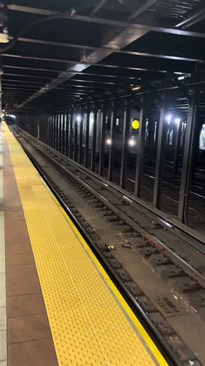 8th street- NYU station - 4K #newyork