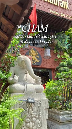 Cham Spa & Massage - Nơi Sự Tận Tâm Làm Nên Trải Nghiệm Từng chi tiết - từ không gian, hương thơm, âm nhạc đến liệu trình đều được Cham chuẩn bị và chọn lọc kỹ lưỡng, đảm bảo mang đến cho bạn cảm giác thư giãn tuyệt đối. Sự tận tâm của đội ngũ nhân viên hiện diện trong mọi khoảnh khắc: từ nụ cười chào đón, lời tư vấn chu đáo, đến từng thao tác massage chuyên nghiệp. Mỗi trải nghiệm tại Cham không chỉ giúp bạn thư giãn cơ thể mà còn “vỗ về” mọi giác quan, để bạn cảm nhận sự chăm sóc chu đáo và đư