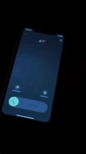 ‎تکست | حرف دل‎ on Instagram‎: "حیف لیاقت 🥲💔🖤 1997년 개봉한 영화 Titanic은 잭과 로즈의 운명적 인 사랑을 통해 비극 속에서도 오래 남는 감정의 깊이를 보여주는 작품입니다. 화려한 연출 보다 인물의 감정에 더 집중한 제임스 카 메론 감 독의 스타일은 지금 다시 봐도 묘하게 가슴을 울리죠. 배 가 침몰하는 장면이 아닌, 두 사람이 서로를 바라보던 순간들이 더 .강하게 기억에 남는 영화이기도 합니다 이 감정을 완성해주는 곡이 바로 셀린 디온의 *" My Heart Will Go On"*입니다. 처음 들으 면 잔잔한데, 어느 순간 자연스럽게 가슴이 벅차 오르는 느낌을 줍니다. 특히 후반부 의 고조되는 보컬은 영화 속 잭과 로즈의 마지막 장면과 겹쳐 지면 서 괜히 마음이 서늘해지기도 하고요. 많은 분들이 "이 노래가 나 오면 왜 그 장면이 자동으로 떠오르는지 모르겠다"고 말하는데, 그만큼 영화와 음악이 자연스럽게 얽혀 있는 곡입니다. 199