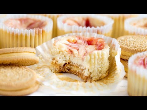 How to make strawberry swirl cheesecake cupcakes