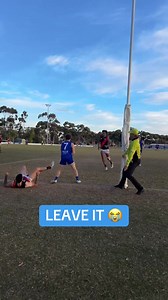 Brooo you GOTTA LEAVE THIS. Could’ve been a RIPPER goal 😭🤣 (via @oscar.sb1 )