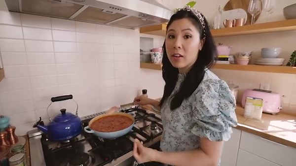 How to make turkey bolognese and oat milk chocolate pudding