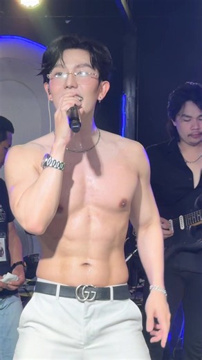 ท่านประธานมาแจกความสดใส😍🥰 #แบงค์อภิวัตร #ประธานกู้ #สนุกสนาน #หมอลำแนวตั้ง #สนุก