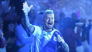 7.2M views · 351K reactions |  El saludo de Messi que emocionó a Tinelli a un año del título de campeón del mundo para Argentina ⚽️ Revivimos lo mejor del #Bailando2023 del lunes 18 de diciembre  Mirá el resumen completo ⬇️ https://www.teledoce.com/?p=625424 | Desayunos Informales | Facebook