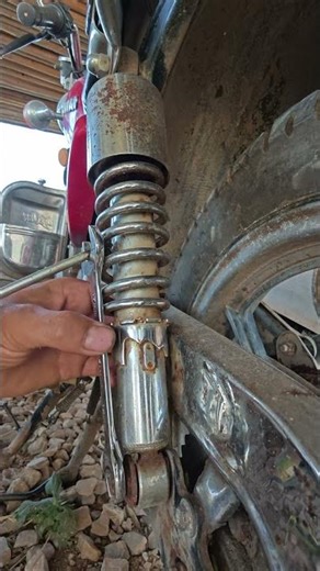Combine lever and wrench to adjust motorcycle preload efficiency.