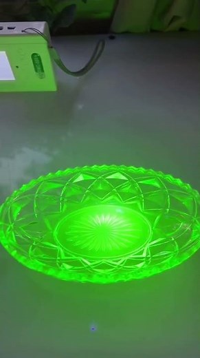Can clear glass be uranium glass?