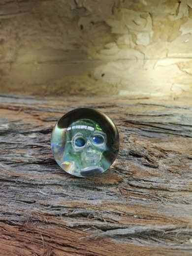 Klassischer Totenkopf aus Borosilikatglas marmoriert.Dr. Sawfish 2024. - Etsy.de