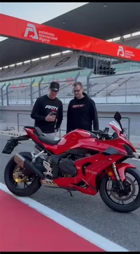 2Rad-Kemmer on Instagram: "Test auf der Rennstrecke Portimao mit der originalen QJ-MOTOR SRK800RR #qjmotor #racing #srk800 #bertlkracingteam"