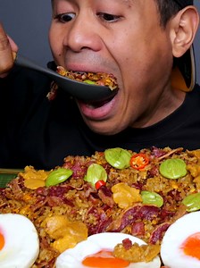 Mukbang Nasi Goreng Beef Bacon dengan Bulu Babi — Minum Root Beer