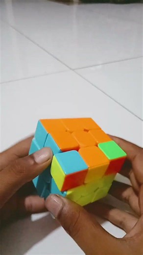 How to solve a corner twist of a Rubik's Cube