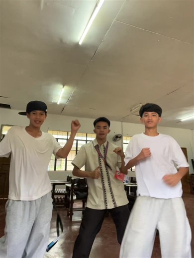 sir.rowell (@sir.rowell)’s video of dances trend