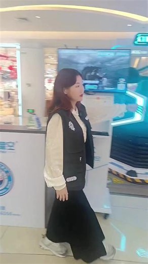 冲！中兴中路现太空飞船着陆场，幻影星空飞碟体验超棒！35 块当星际牛仔，原价 86 骨折价，省好多！戴眼镜变身快递员，闪星星超炫，快打卡，宇宙召唤，钱包鼓掌！ #电脑装机 #卖电脑 #阿凡达电玩城 #电玩城趣味瞬间 #物体识别桌面