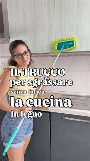 Il trucco per sgrassare senza fatica la cucina in legno