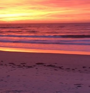 This sunrise in Australia has to be one of the best i've ever seen 😱 | UNILAD Adventure