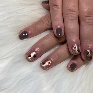 🍂Leaves are falling🍂 🍁Autumn is calling🍁 ✨Fall nails done by @stephanie_aella✨ #nails #manicure #nailsofinstagram #aella #aellasalonandspa #aellagirl #aellamanicures #fall #autumn #fallnails #leaves #nailart #fallvibes🍁 | Aella Salon & Day Spa