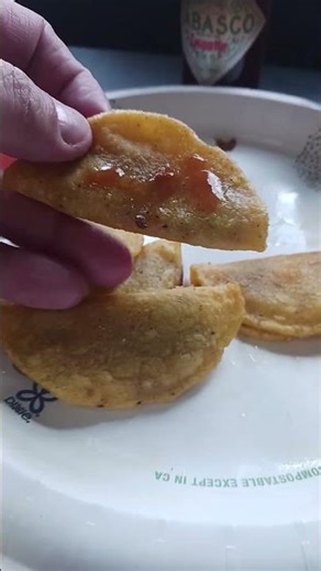 Eating José Olé Mini Beef Taco 🌮 With Tabasco Pepper 🌶 Sauce 😋