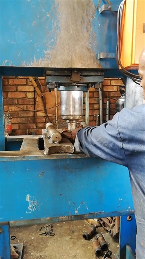 PUSHING DAMAGED PIN AND BUSH FROM EXCAVATOR'S TRACK CHAIN USING HYDRAULIC PRESSING MACHINE