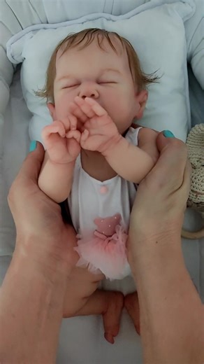 Bebê Reborn Lily: Boneca de Silicone Realista