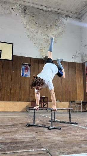Imam Shows Off Gymnastic Skills with Humor