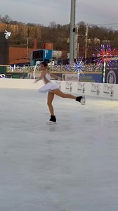❄️⛸️ Take a spin into the holiday season! Catch the Charleston Figure Skating Club's exhibition tomorrow, 12/1, as gates open, then come back & learn from the pros at one of our Beginners Ice Skating Clinics! Perfect for first-timers and mini skaters looking to have a blast⛸️ 🎟️ Includes lunch, a T-shirt, & Light the Night admission 📅 Dec. 6 & Dec. 27 | 9–11 AM 🔗 Register: bit.ly/dbskatingclinic25 #staydirty #DirtyBirds #CWV #LTN | Charleston Dirty Birds