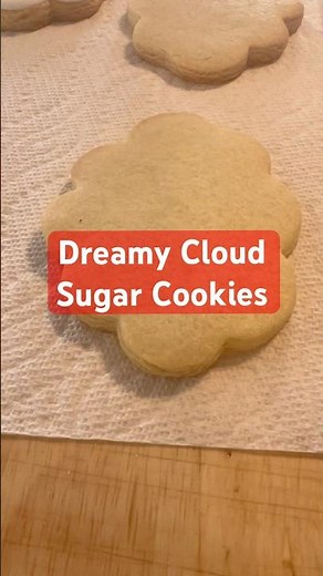 How to Decorate Cloud-Shaped Sugar Cookies with Royal Icing