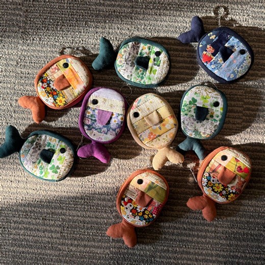 Handmade Fabric Mini Wallet Bag Charm, Patchwork Fish Coin Purse Keychain