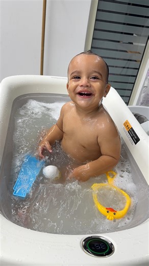 Sally Qadry on Instagram: "🤣🤣🤣🤣"