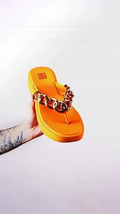 8.5K views · 116 reactions | Zaxy Link: a queridinha das fashionistas! Com correntes que são a última tendência e sola plataforma super leve, ela é versátil e a escolha certa para todo look. #ZaxyLink - R$99,99 15% off com o cupom ZAXYBOASVINDAS na sua primeira compra ou você pode encontrar na sapataria mais próxima de você | Zaxy | Facebook