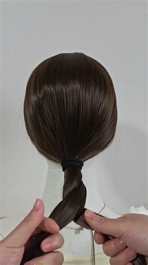 New Year's Party Look: Stylish Fringed Side Bun Tutorial