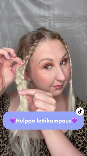 Helppo lettikampaus joka sopii niin suorien hiuksien, kiharoiden kuin nutturankin kanssa💜 1. Ota osio etuhiuksia molemmilta puolilta. 2. Letitä hollantilaisena lettinä tai ranskalaisena lettinä. Toimii kummalla tahansa! 3. Avaa varovasti lettiä isommaksi jotta lopputulos on pantamaisempi. 4. Kiinnitä korvan taakse tai niskan taakse mikäli pituus riittää. 5. Valmis! #lettikampaus #helppokampaus #helppokampausjuhliin #juhlakampaus #kampausvinkki #hairtutorial #hiustutoriaali #hiustyyli