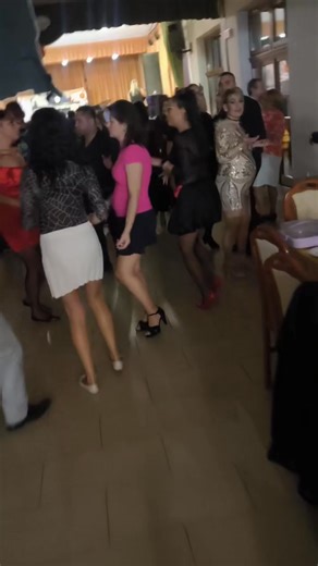 Sokan kérdezték mikor lesz a következő buli...💃🏼💃🏼 A húsvéti nyuszi fogja elhozni a bulit....Április 3. NAGYPÉNTEK 🐰🥚🌺🌸💮🏵️ Mindenki írja be a naptárába..😉 További információval később jelentkezem 😉 | Mestyák Melánia