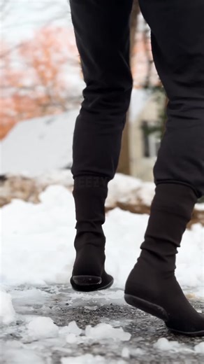 Yeezy Pods in Snow - Testing the Waterproof Yeezy Shoes