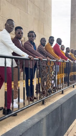 COMMENT FLASHMOB to get TOUR details sent directly to you! There are so many brothers doing positive things in Oakland, but they get overshadowed by the media’s coverage of violence and crime. Join us on April 13 for the #OaklandFlashMob to not only network, but empower us to tell the story of those change makers in The Town. | Black Menswear