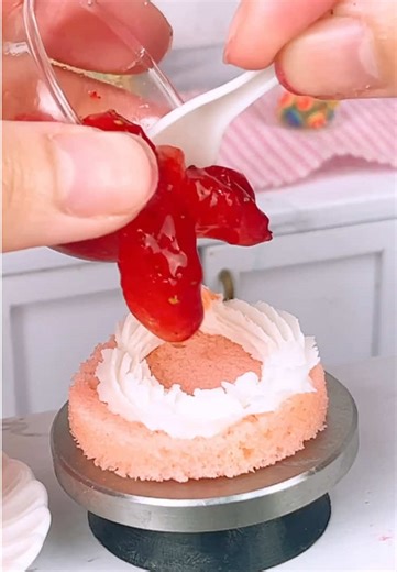 Miniature Strawberry Cake: Whip Up Tiny Baking Magic