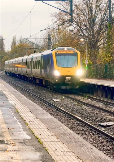 Train Arriving At Handforth #shorts